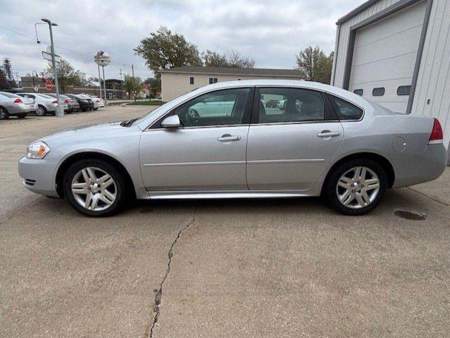 2015 SILVER CHEVROLET IMPALA LIMITED LT (2G1WB5E34F1) with an 3.6L engine, Automatic transmission, located at 1100 W. Sheridan Ave., Shenandoah, 51601, (712) 246-1600, 40.765678, -95.388817 - Photo#1