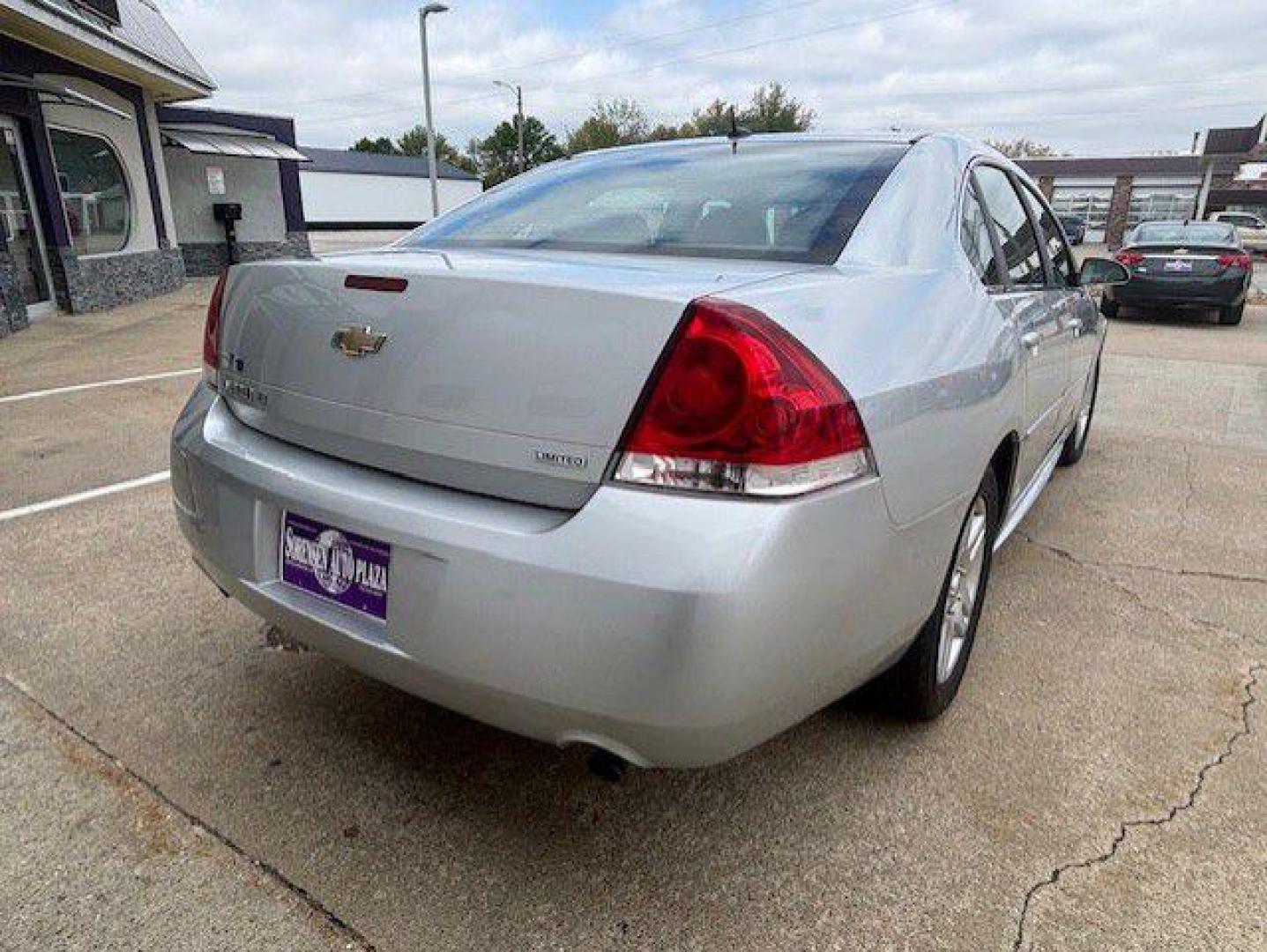 2015 SILVER CHEVROLET IMPALA LIMITED LT (2G1WB5E34F1) with an 3.6L engine, Automatic transmission, located at 1100 W. Sheridan Ave., Shenandoah, 51601, (712) 246-1600, 40.765678, -95.388817 - Photo#6