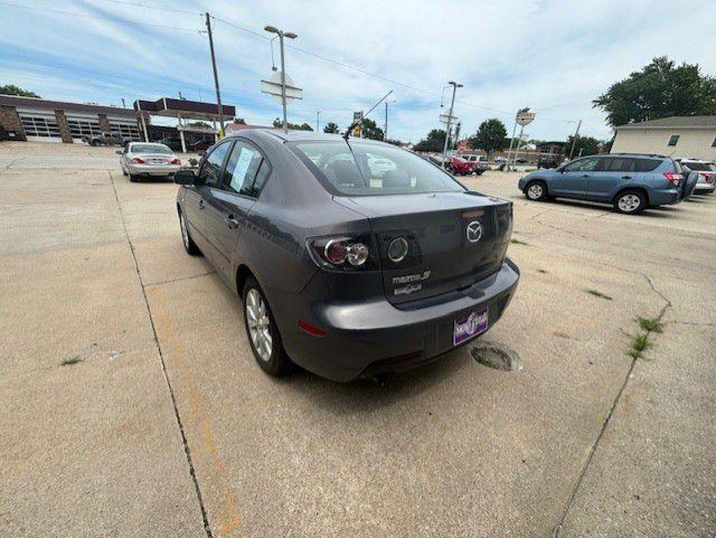2008 GRAY MAZDA 3 I (JM1BK32F581) with an 2.0L engine, Automatic transmission, located at 1100 W. Sheridan Ave., Shenandoah, 51601, (712) 246-1600, 40.765678, -95.388817 - Photo#2