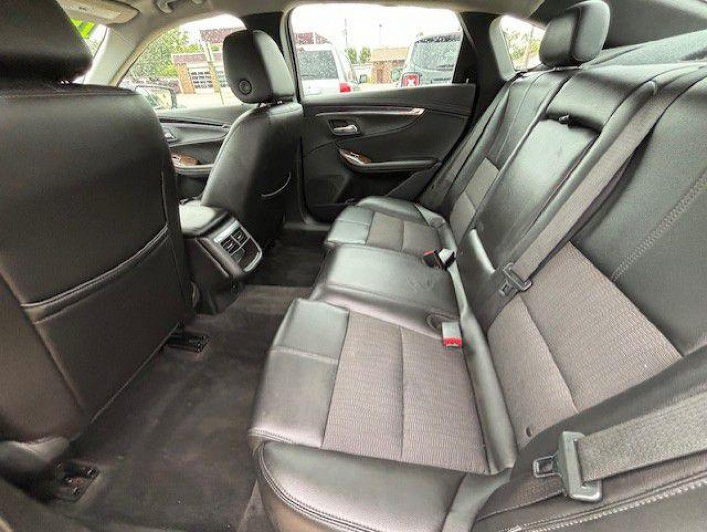2015 GRAY CHEVROLET IMPALA LT (1G1115SL2FU) with an 2.5L engine, Automatic transmission, located at 1100 W. Sheridan Ave., Shenandoah, 51601, (712) 246-1600, 40.765678, -95.388817 - Photo#4