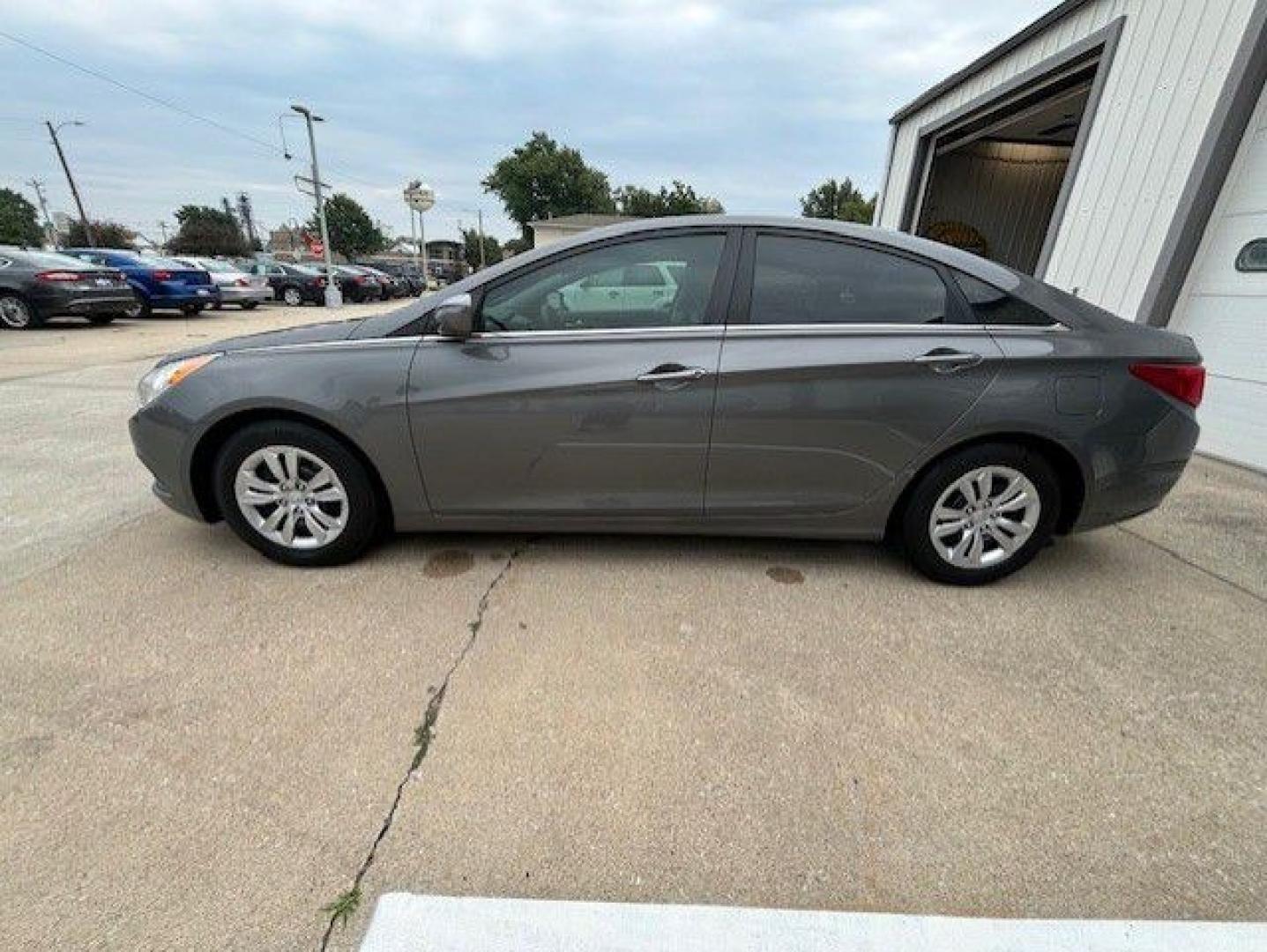 2012 GRAY HYUNDAI SONATA GLS (5NPEB4AC1CH) with an 2.4L engine, Automatic transmission, located at 1100 W. Sheridan Ave., Shenandoah, 51601, (712) 246-1600, 40.765678, -95.388817- Photo#1
