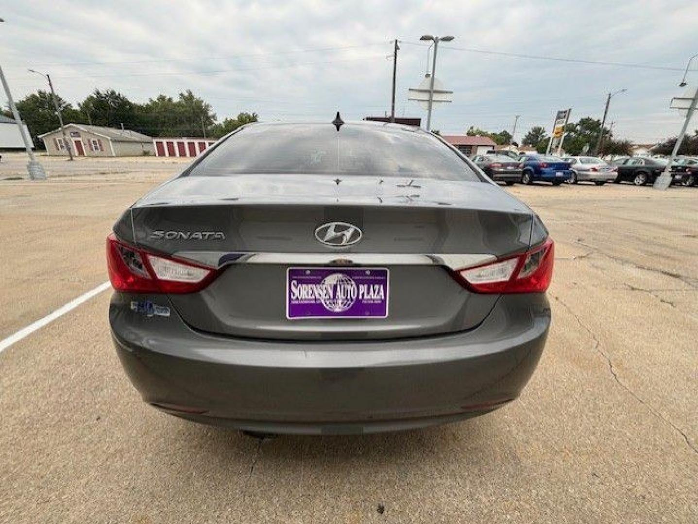 2012 GRAY HYUNDAI SONATA GLS (5NPEB4AC1CH) with an 2.4L engine, Automatic transmission, located at 1100 W. Sheridan Ave., Shenandoah, 51601, (712) 246-1600, 40.765678, -95.388817- Photo#5