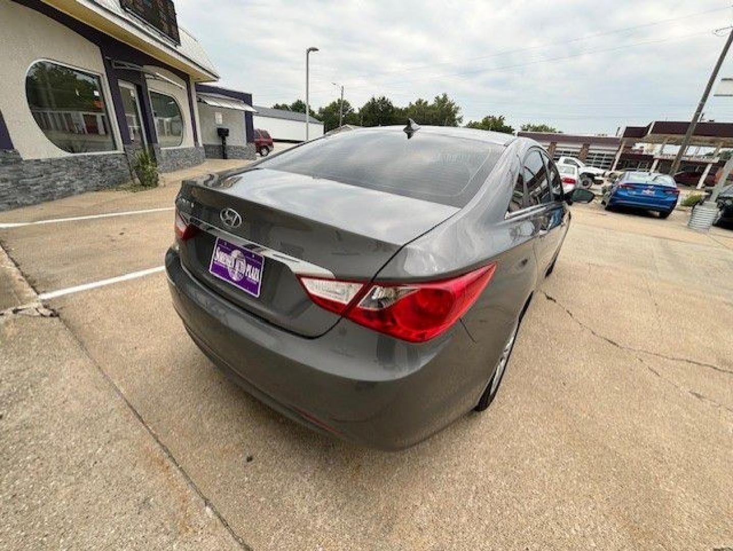 2012 GRAY HYUNDAI SONATA GLS (5NPEB4AC1CH) with an 2.4L engine, Automatic transmission, located at 1100 W. Sheridan Ave., Shenandoah, 51601, (712) 246-1600, 40.765678, -95.388817- Photo#6
