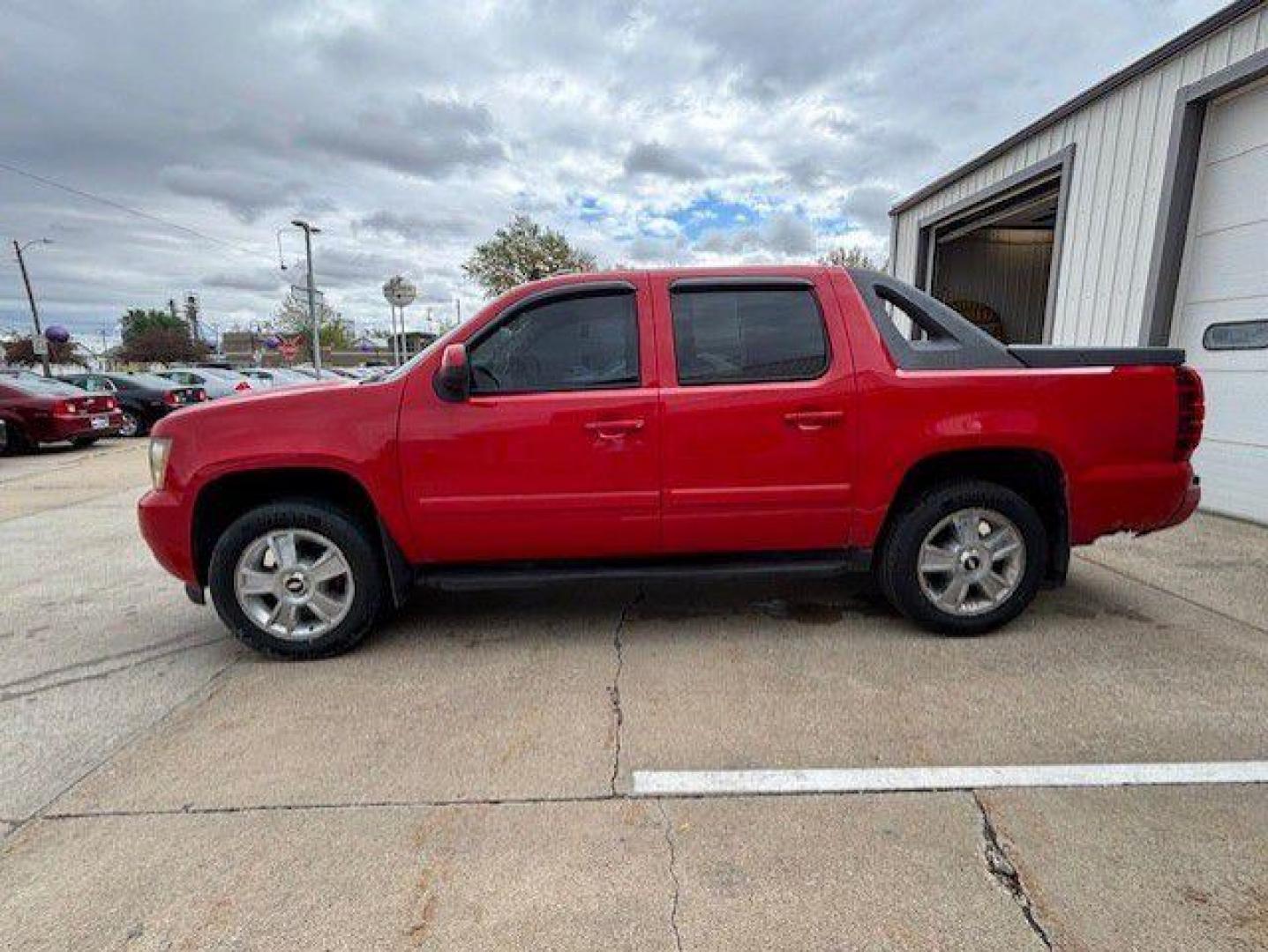 2008 RED CHEVROLET AVALANCHE LTZ (3GNFK123X8G) with an 5.3L engine, Automatic transmission, located at 1100 W. Sheridan Ave., Shenandoah, 51601, (712) 246-1600, 40.765678, -95.388817 - Photo#1