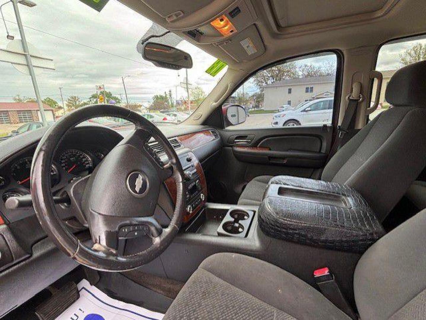 2008 RED CHEVROLET AVALANCHE LTZ (3GNFK123X8G) with an 5.3L engine, Automatic transmission, located at 1100 W. Sheridan Ave., Shenandoah, 51601, (712) 246-1600, 40.765678, -95.388817 - Photo#2