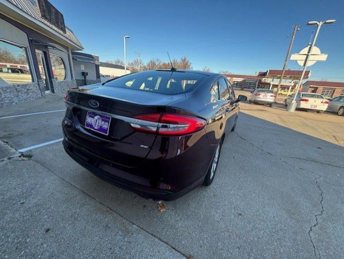 2017 MAROON FORD FUSION SE (3FA6P0H72HR) with an 2.5L engine, Automatic transmission, located at 1100 W. Sheridan Ave., Shenandoah, 51601, (712) 246-1600, 40.765678, -95.388817- Photo#5