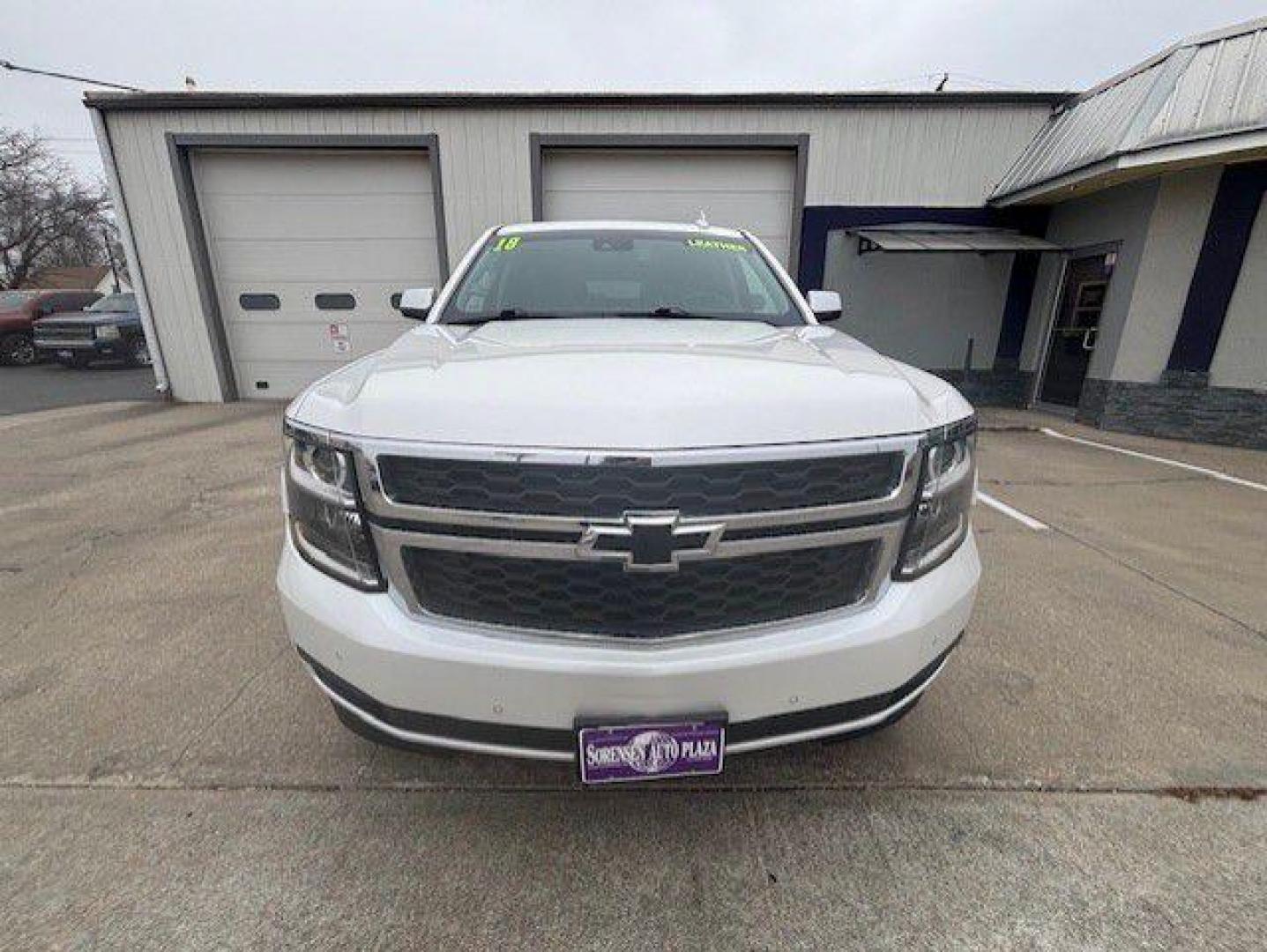 2018 WHITE CHEVROLET SUBURBAN 1500 LT (1GNSKHKC8JR) with an 5.3L engine, Automatic transmission, located at 1100 W. Sheridan Ave., Shenandoah, 51601, (712) 246-1600, 40.765678, -95.388817 - Photo#9