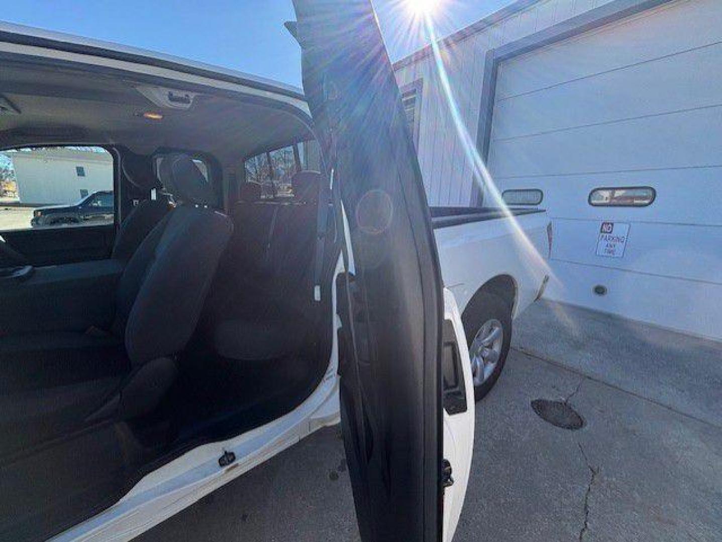 2010 WHITE NISSAN TITAN XE (1N6BA0CH8AN) with an 5.6L engine, Automatic transmission, located at 1100 W. Sheridan Ave., Shenandoah, 51601, (712) 246-1600, 40.765678, -95.388817 - Photo#4