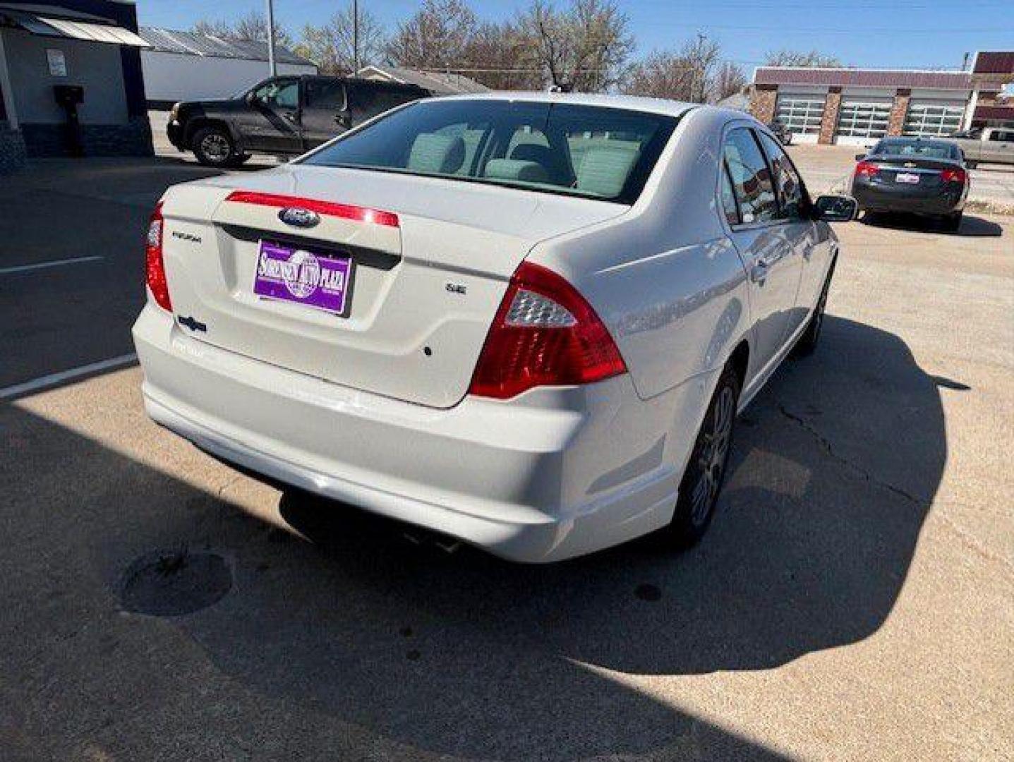 2011 WHITE FORD FUSION SE (3FAHP0HA6BR) with an 2.5L engine, Automatic transmission, located at 1100 W. Sheridan Ave., Shenandoah, 51601, (712) 246-1600, 40.765678, -95.388817 - Photo#3