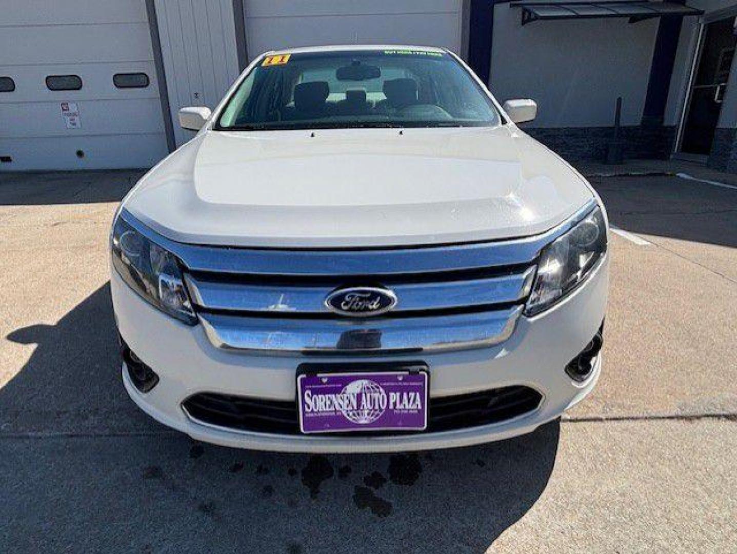 2011 WHITE FORD FUSION SE (3FAHP0HA6BR) with an 2.5L engine, Automatic transmission, located at 1100 W. Sheridan Ave., Shenandoah, 51601, (712) 246-1600, 40.765678, -95.388817 - Photo#5