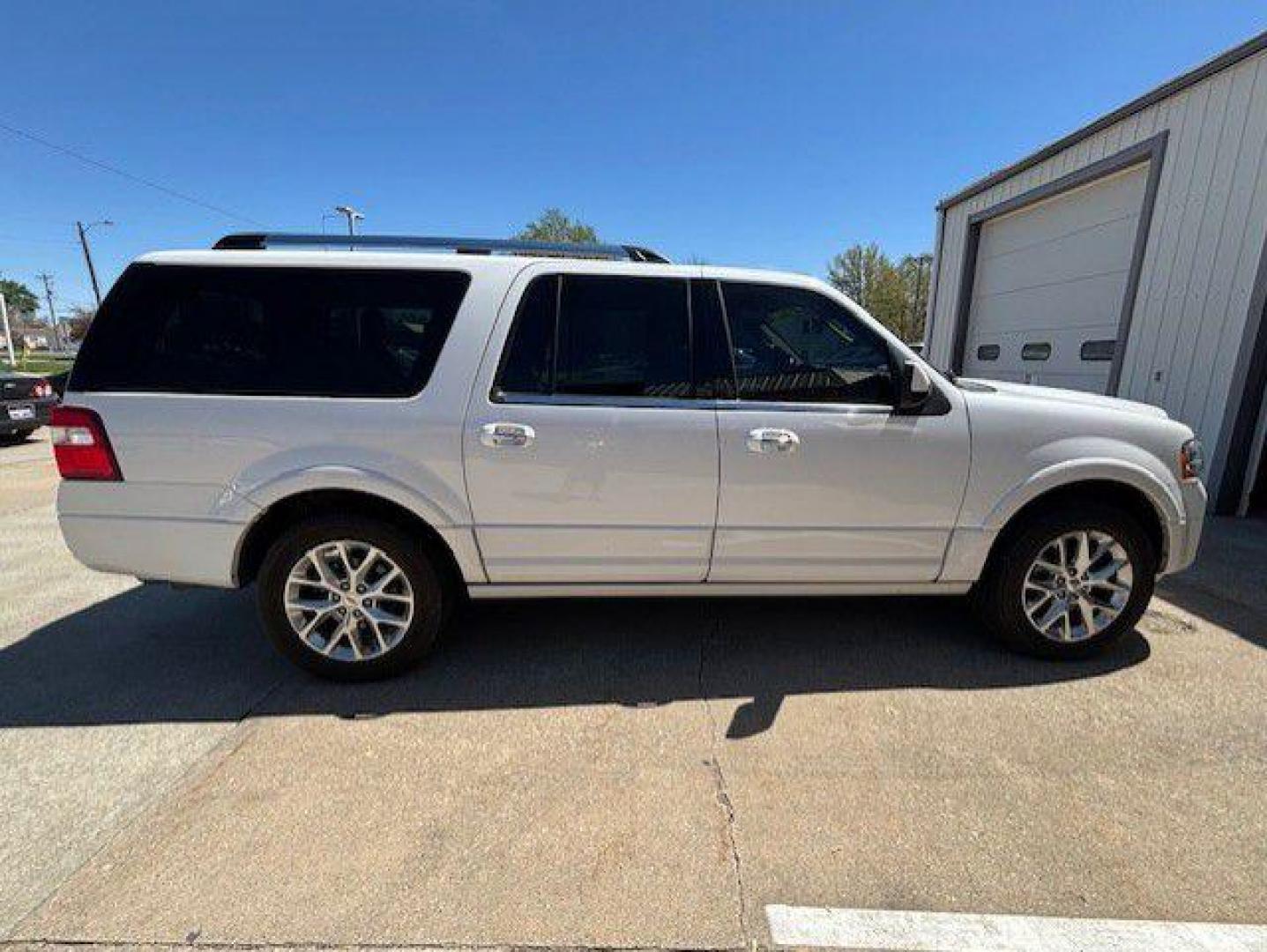 2015 WHITE FORD EXPEDITION EL LIMITED (1FMJK2AT6FE) with an 3.5L engine, Automatic transmission, located at 1100 W. Sheridan Ave., Shenandoah, 51601, (712) 246-1600, 40.765678, -95.388817 - Photo#7