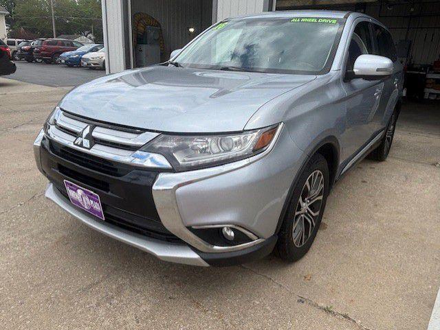 photo of 2016 MITSUBISHI OUTLANDER SE