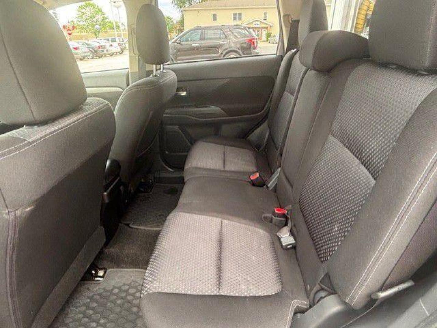 2016 SILVER MITSUBISHI OUTLANDER SE (JA4AZ3A34GZ) with an 2.4L engine, Automatic transmission, located at 1100 W. Sheridan Ave., Shenandoah, 51601, (712) 246-1600, 40.765678, -95.388817 - Photo#4