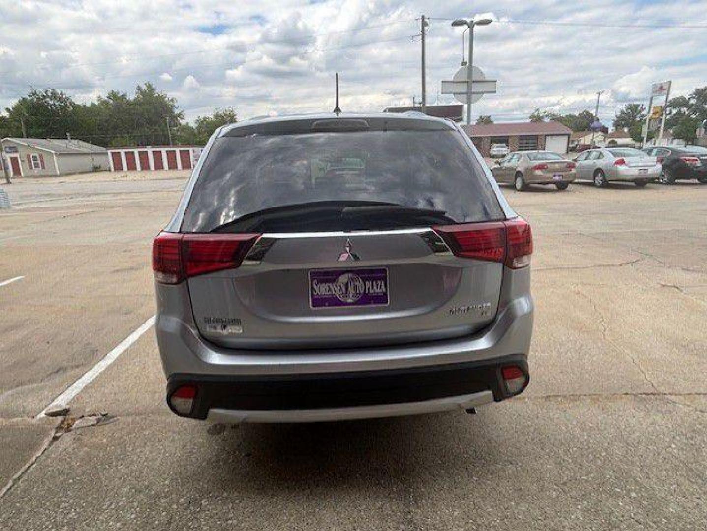 2016 SILVER MITSUBISHI OUTLANDER SE (JA4AZ3A34GZ) with an 2.4L engine, Automatic transmission, located at 1100 W. Sheridan Ave., Shenandoah, 51601, (712) 246-1600, 40.765678, -95.388817 - Photo#5