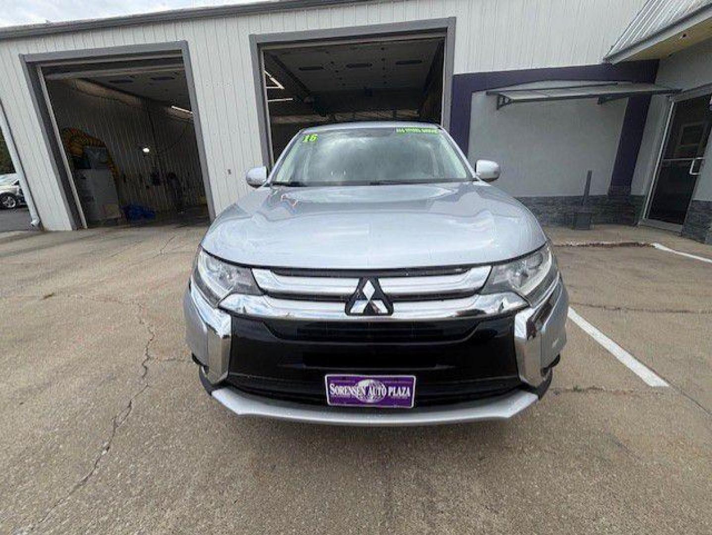 2016 SILVER MITSUBISHI OUTLANDER SE (JA4AZ3A34GZ) with an 2.4L engine, Automatic transmission, located at 1100 W. Sheridan Ave., Shenandoah, 51601, (712) 246-1600, 40.765678, -95.388817 - Photo#8