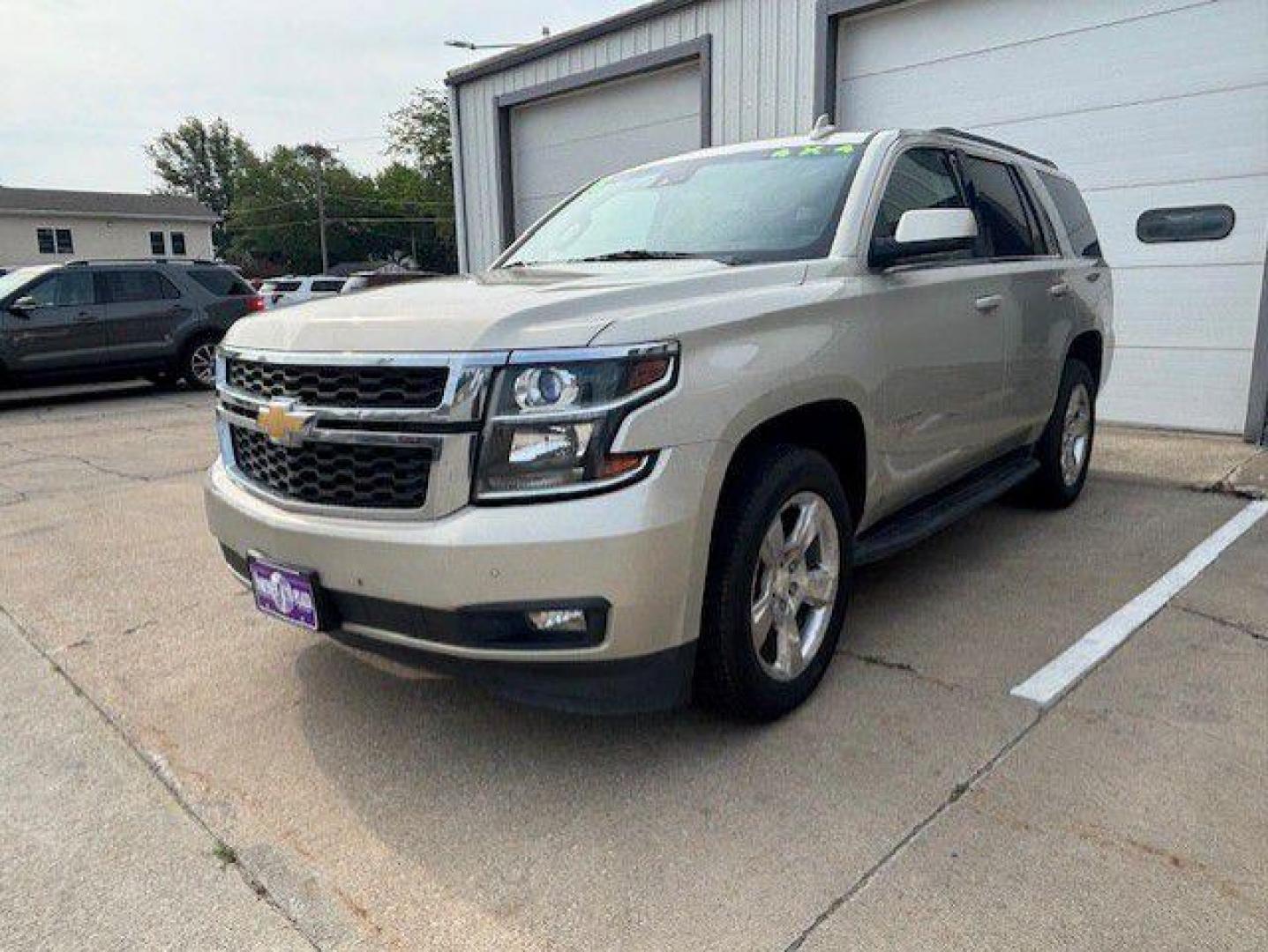 2016 GOLD CHEVROLET TAHOE 1500 LT (1GNSKBKC3GR) with an 5.3L engine, Automatic transmission, located at 1100 W. Sheridan Ave., Shenandoah, 51601, (712) 246-1600, 40.765678, -95.388817 - Photo#0