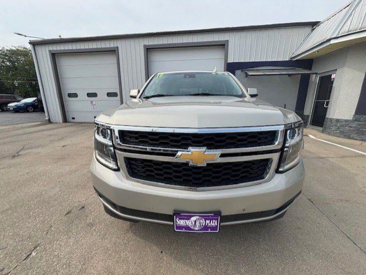 2016 GOLD CHEVROLET TAHOE 1500 LT (1GNSKBKC3GR) with an 5.3L engine, Automatic transmission, located at 1100 W. Sheridan Ave., Shenandoah, 51601, (712) 246-1600, 40.765678, -95.388817 - Photo#8