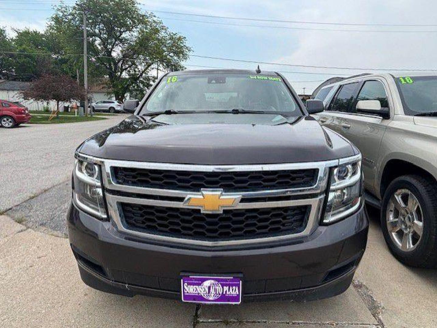 2016 GRAY CHEVROLET TAHOE 1500 LT (1GNSKBKC8GR) with an 5.3L engine, Automatic transmission, located at 1100 W. Sheridan Ave., Shenandoah, 51601, (712) 246-1600, 40.765678, -95.388817 - Photo#1