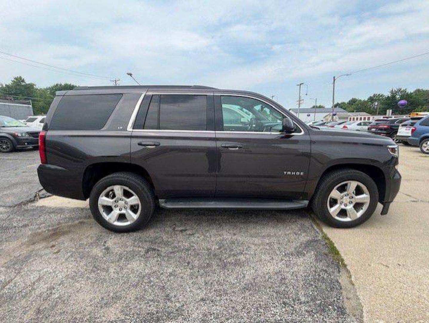 2016 GRAY CHEVROLET TAHOE 1500 LT (1GNSKBKC8GR) with an 5.3L engine, Automatic transmission, located at 1100 W. Sheridan Ave., Shenandoah, 51601, (712) 246-1600, 40.765678, -95.388817 - Photo#2