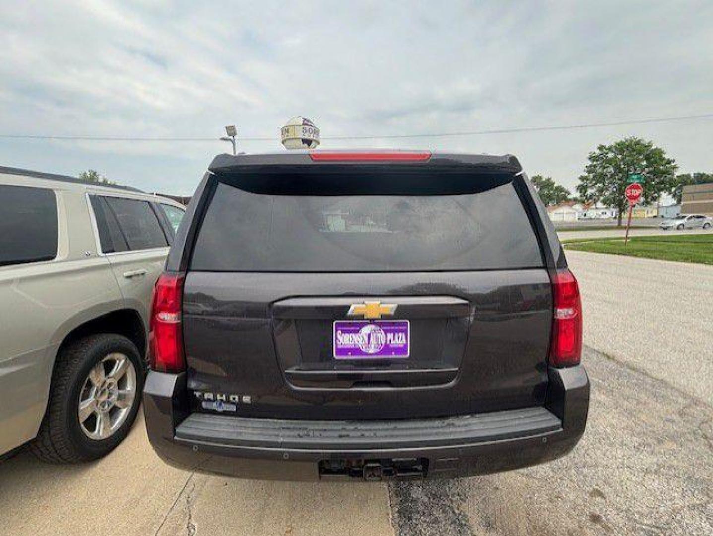 2016 GRAY CHEVROLET TAHOE 1500 LT (1GNSKBKC8GR) with an 5.3L engine, Automatic transmission, located at 1100 W. Sheridan Ave., Shenandoah, 51601, (712) 246-1600, 40.765678, -95.388817 - Photo#3