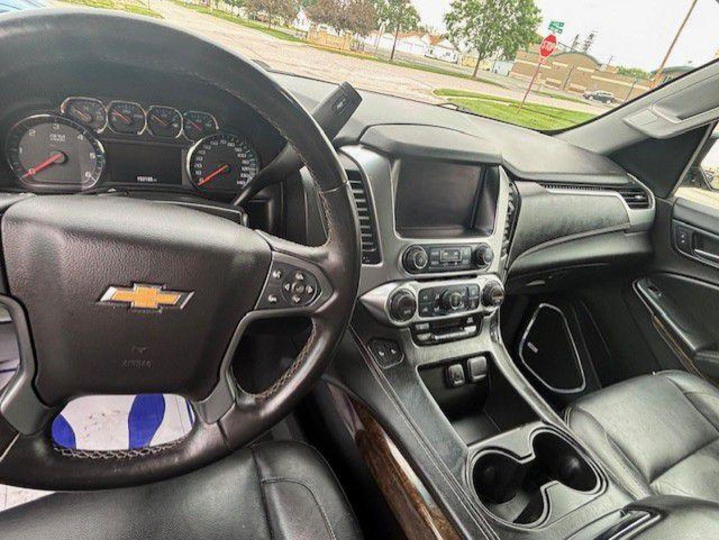 2016 GRAY CHEVROLET TAHOE 1500 LT (1GNSKBKC8GR) with an 5.3L engine, Automatic transmission, located at 1100 W. Sheridan Ave., Shenandoah, 51601, (712) 246-1600, 40.765678, -95.388817 - Photo#6