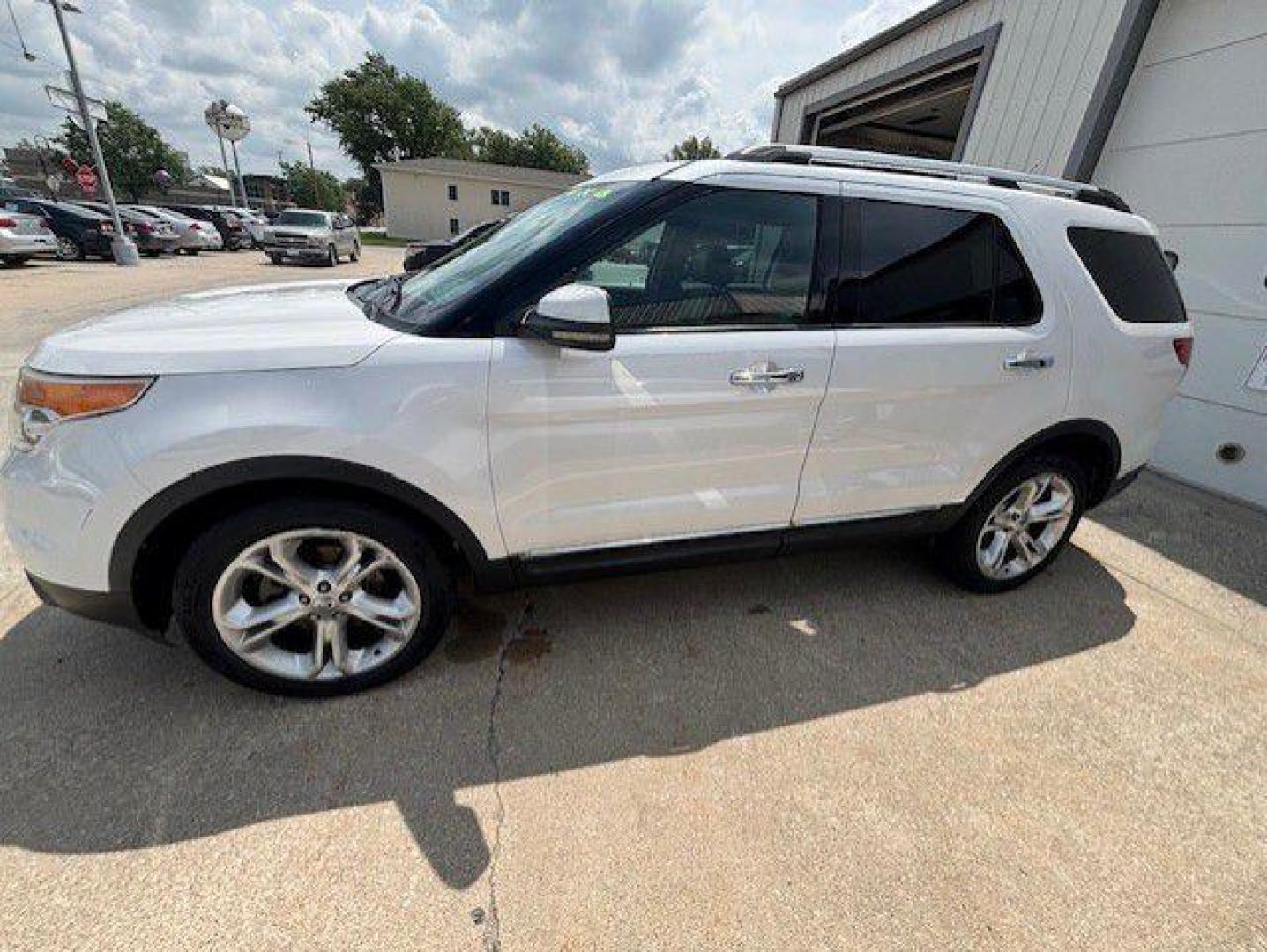 2011 WHITE FORD EXPLORER LIMITED (1FMHK8F88BG) with an 3.5L engine, Automatic transmission, located at 1100 W. Sheridan Ave., Shenandoah, 51601, (712) 246-1600, 40.765678, -95.388817 - Photo#1