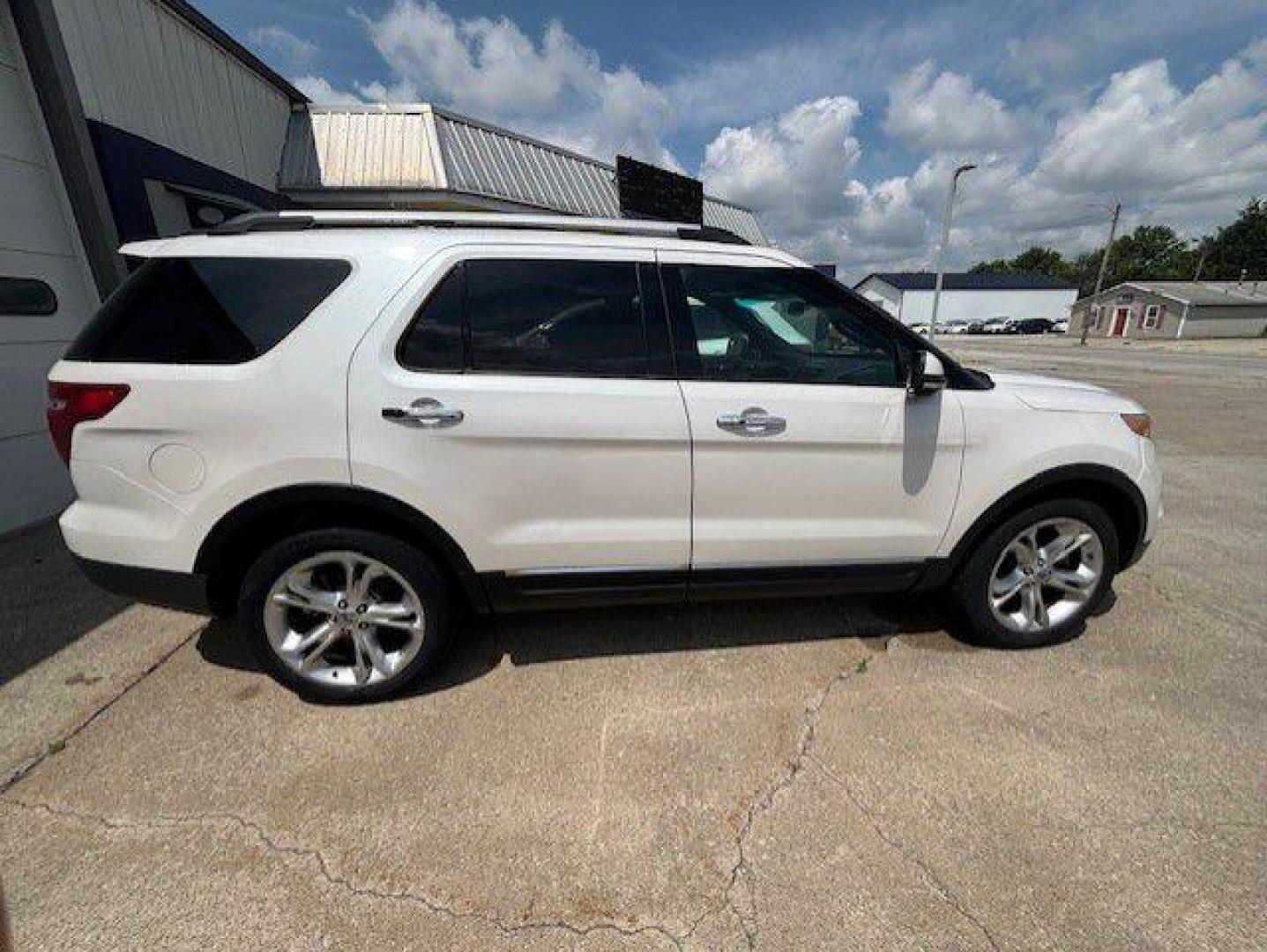 2011 WHITE FORD EXPLORER LIMITED (1FMHK8F88BG) with an 3.5L engine, Automatic transmission, located at 1100 W. Sheridan Ave., Shenandoah, 51601, (712) 246-1600, 40.765678, -95.388817 - Photo#7
