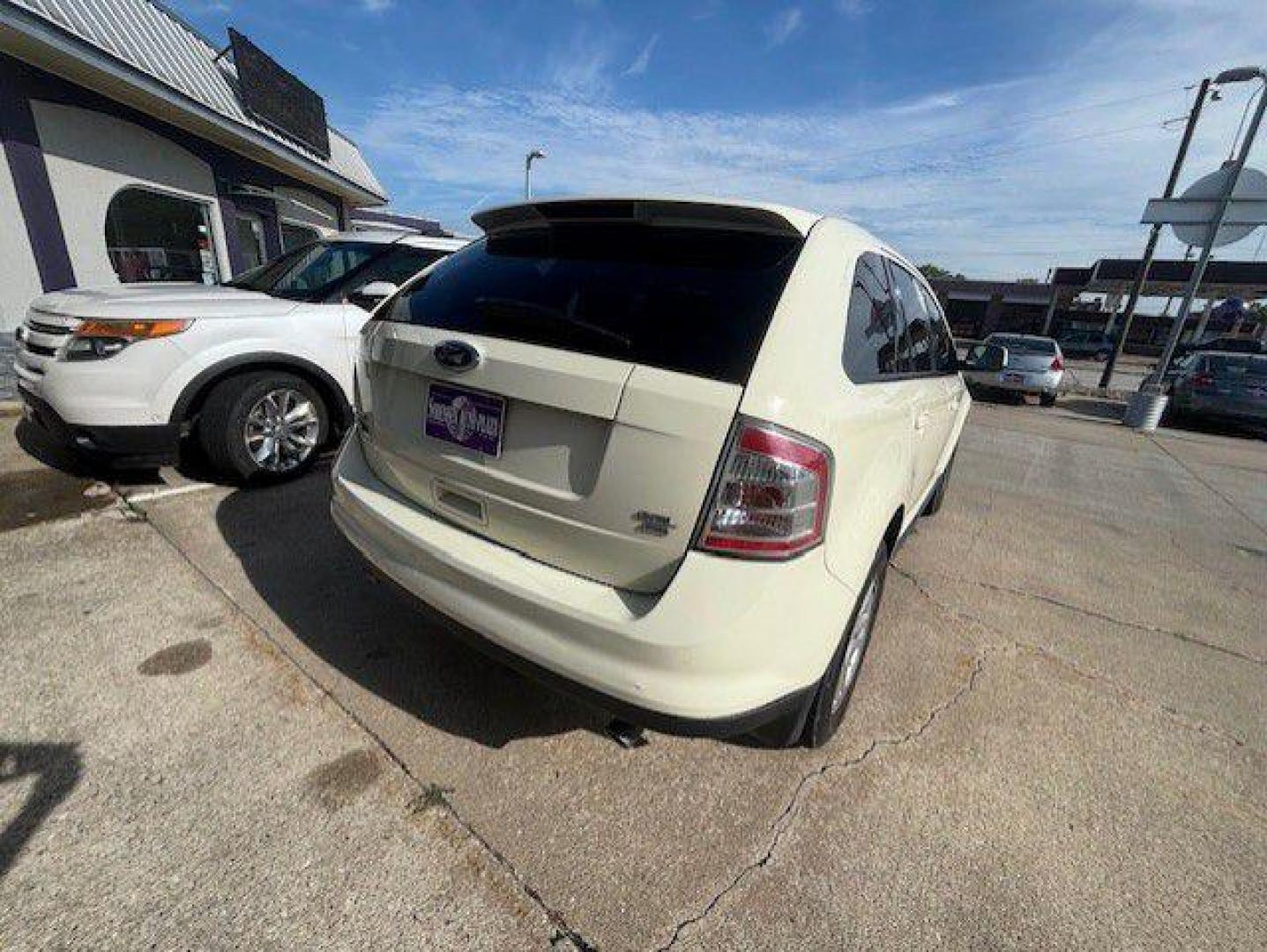 2008 WHITE FORD EDGE SEL (2FMDK48C48B) with an 3.5L engine, Automatic transmission, located at 1100 W. Sheridan Ave., Shenandoah, 51601, (712) 246-1600, 40.765678, -95.388817 - Photo#6