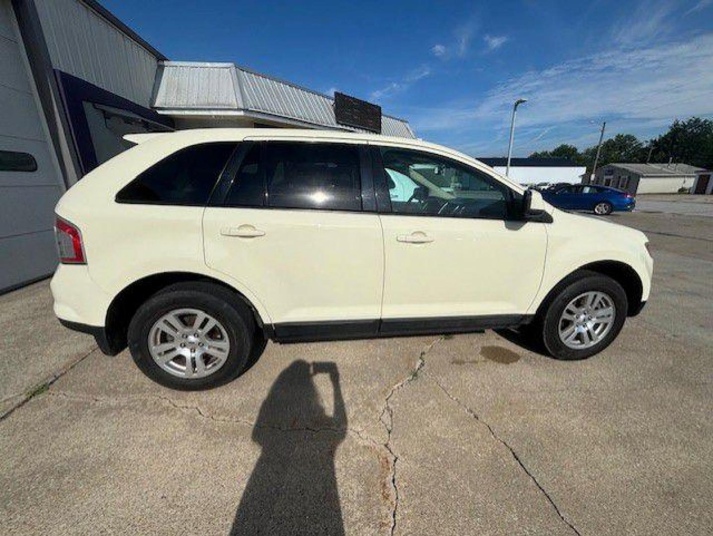 2008 WHITE FORD EDGE SEL (2FMDK48C48B) with an 3.5L engine, Automatic transmission, located at 1100 W. Sheridan Ave., Shenandoah, 51601, (712) 246-1600, 40.765678, -95.388817 - Photo#7