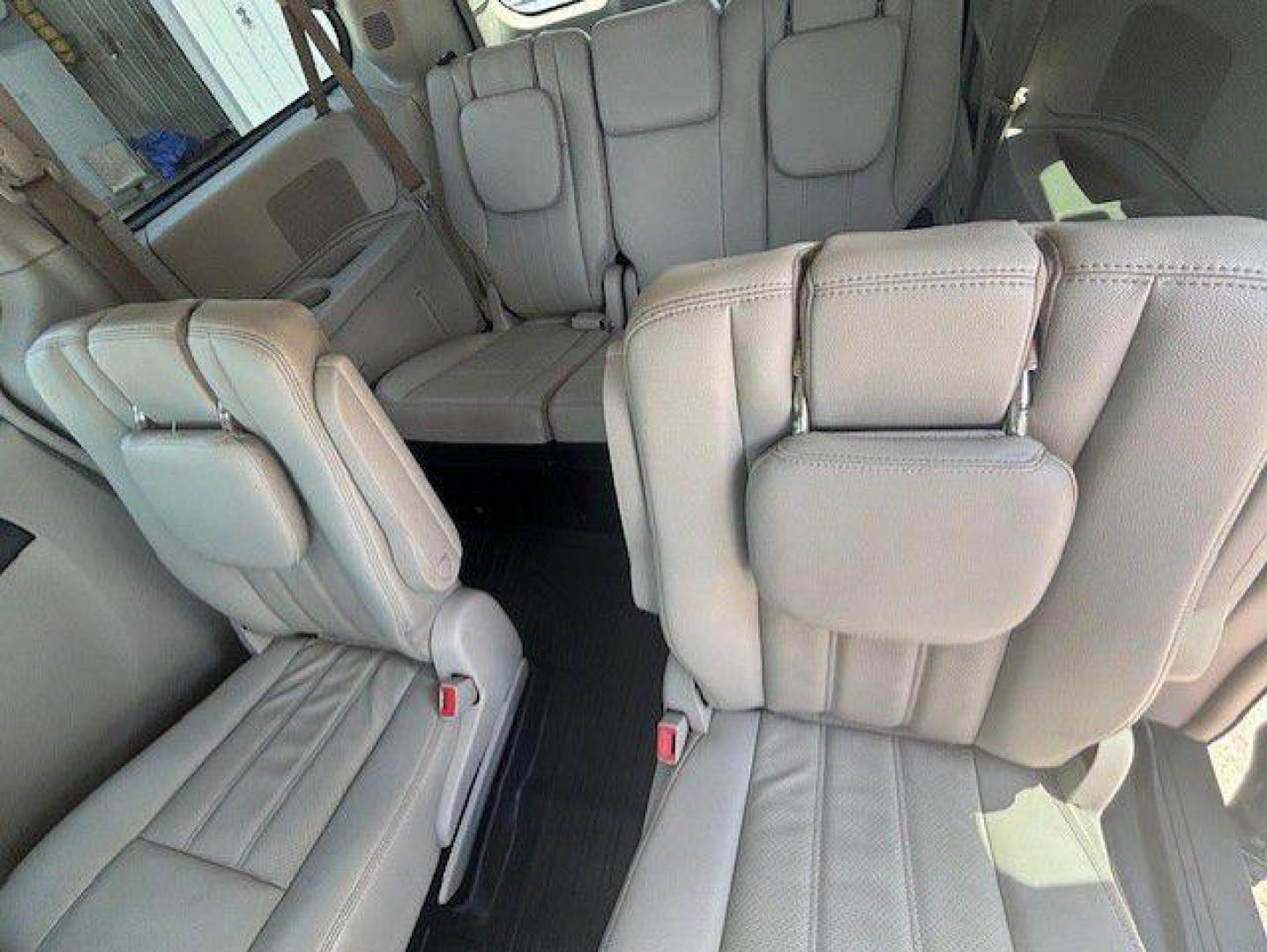 2012 GRAY CHRYSLER TOWN and COUNTRY TOURING (2C4RC1BG2CR) with an 3.6L engine, Automatic transmission, located at 1100 W. Sheridan Ave., Shenandoah, 51601, (712) 246-1600, 40.765678, -95.388817 - Photo#5