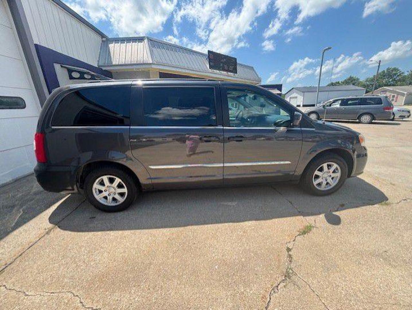 2012 GRAY CHRYSLER TOWN and COUNTRY TOURING (2C4RC1BG2CR) with an 3.6L engine, Automatic transmission, located at 1100 W. Sheridan Ave., Shenandoah, 51601, (712) 246-1600, 40.765678, -95.388817 - Photo#7