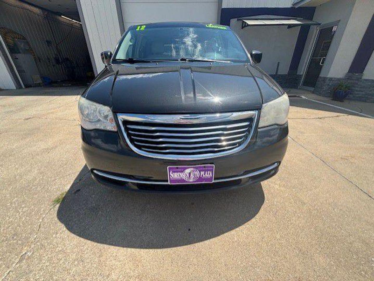 2012 GRAY CHRYSLER TOWN and COUNTRY TOURING (2C4RC1BG2CR) with an 3.6L engine, Automatic transmission, located at 1100 W. Sheridan Ave., Shenandoah, 51601, (712) 246-1600, 40.765678, -95.388817 - Photo#8