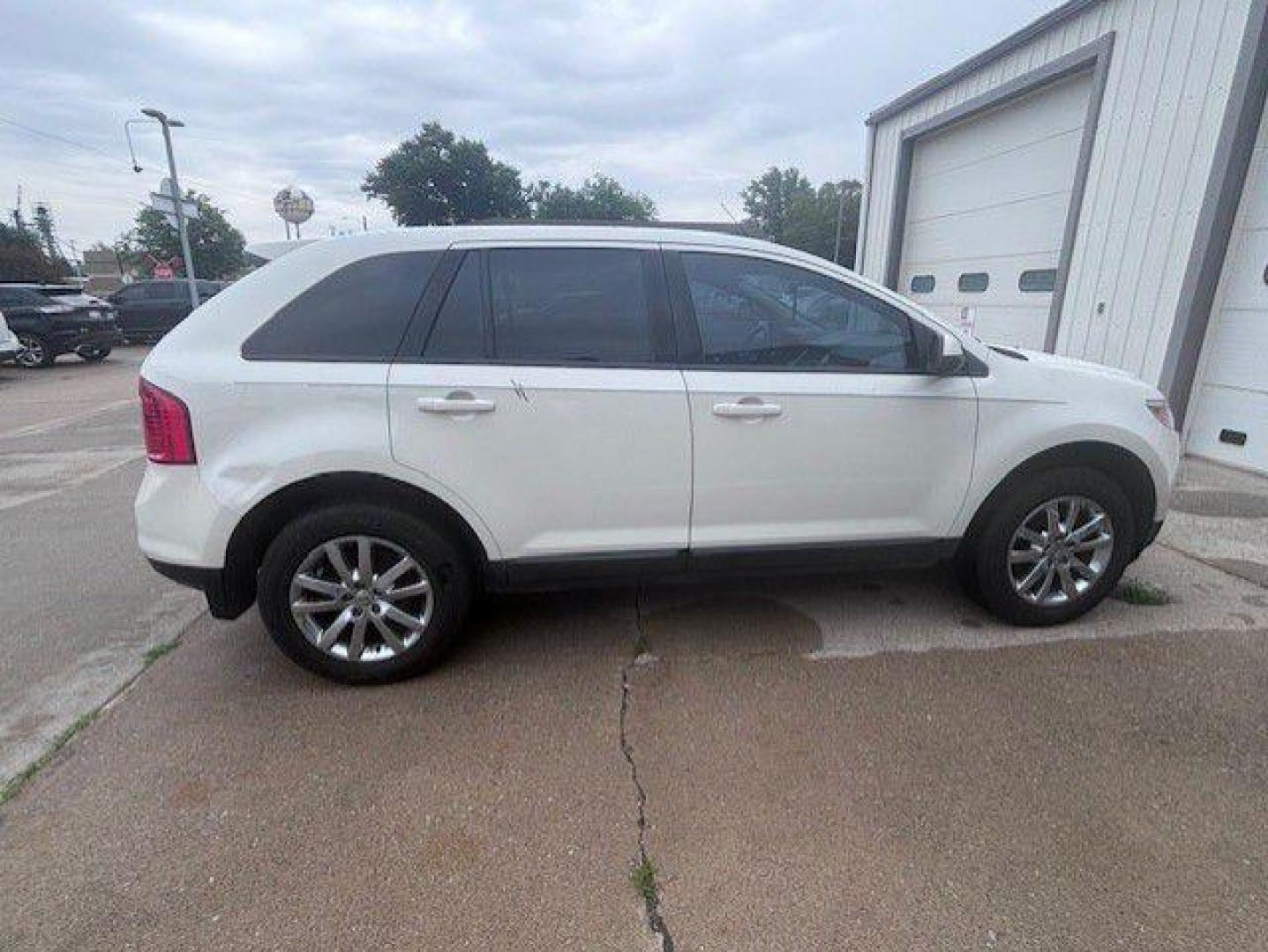 2013 WHITE FORD EDGE SEL (2FMDK4JC6DB) with an 3.5L engine, Automatic transmission, located at 1100 W. Sheridan Ave., Shenandoah, 51601, (712) 246-1600, 40.765678, -95.388817- Photo#4