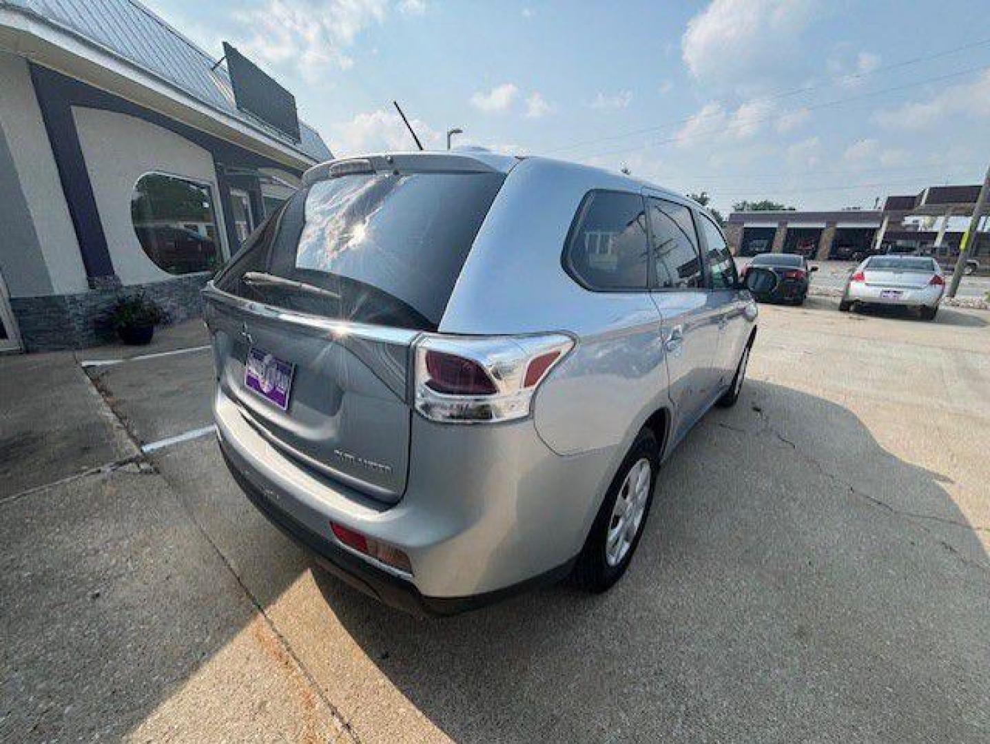 2014 SILVER MITSUBISHI OUTLANDER ES (JA4AD2A32EZ) with an 2.4L engine, Continuously Variable transmission, located at 1100 W. Sheridan Ave., Shenandoah, 51601, (712) 246-1600, 40.765678, -95.388817 - Photo#3