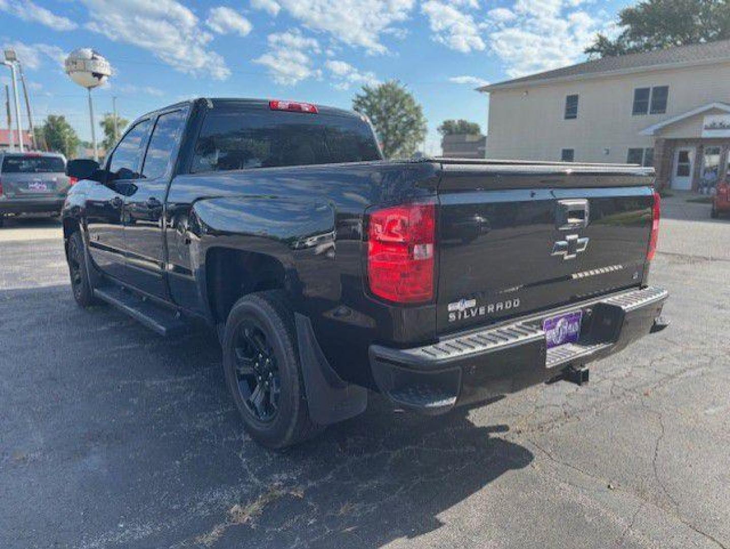 2015 BLACK CHEVROLET SILVERADO 1500 LT (1GCVKREC2FZ) with an 5.3L engine, Automatic transmission, located at 1100 W. Sheridan Ave., Shenandoah, 51601, (712) 246-1600, 40.765678, -95.388817 - Photo#2