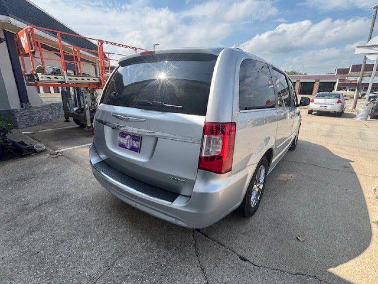 2011 SILVER CHRYSLER TOWN and COUNTRY LIMITED (2A4RR6DG4BR) with an 3.6L engine, Automatic transmission, located at 1100 W. Sheridan Ave., Shenandoah, 51601, (712) 246-1600, 40.765678, -95.388817 - Photo#7