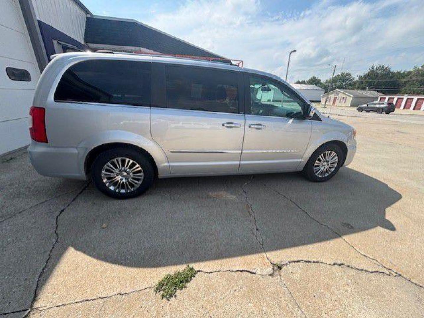 2011 SILVER CHRYSLER TOWN and COUNTRY LIMITED (2A4RR6DG4BR) with an 3.6L engine, Automatic transmission, located at 1100 W. Sheridan Ave., Shenandoah, 51601, (712) 246-1600, 40.765678, -95.388817 - Photo#8