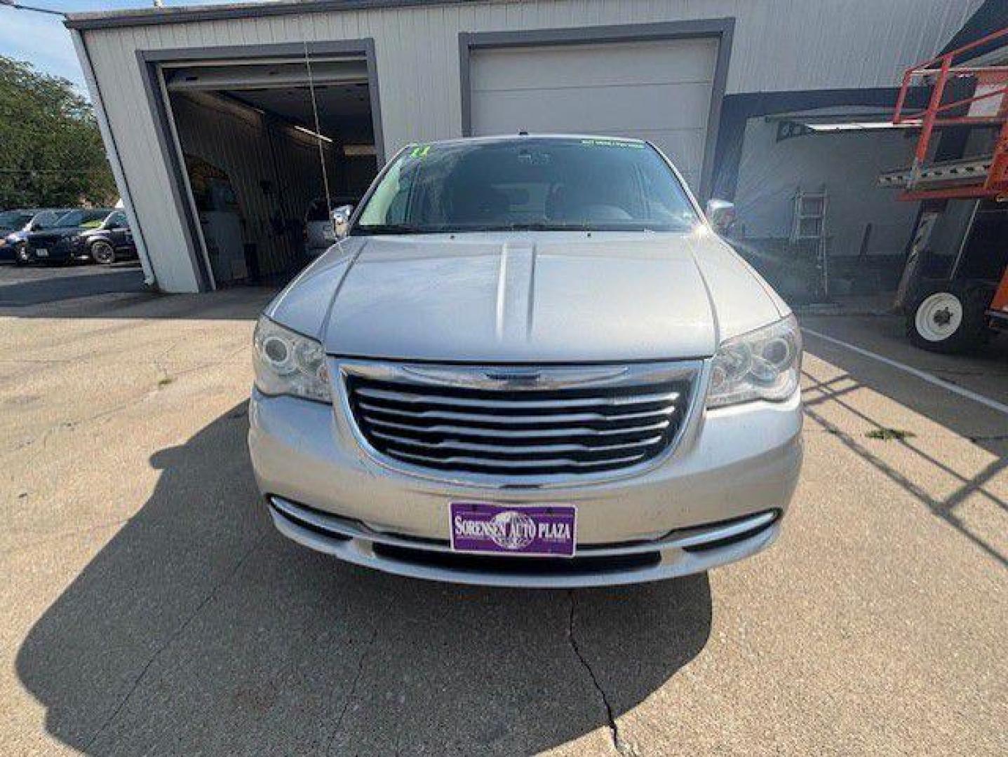 2011 SILVER CHRYSLER TOWN and COUNTRY LIMITED (2A4RR6DG4BR) with an 3.6L engine, Automatic transmission, located at 1100 W. Sheridan Ave., Shenandoah, 51601, (712) 246-1600, 40.765678, -95.388817 - Photo#9