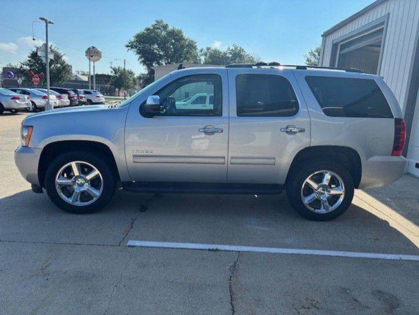 2012 SILVER CHEVROLET TAHOE 1500 LT (1GNSKBE03CR) with an 5.3L engine, Automatic transmission, located at 1100 W. Sheridan Ave., Shenandoah, 51601, (712) 246-1600, 40.765678, -95.388817 - Photo#1