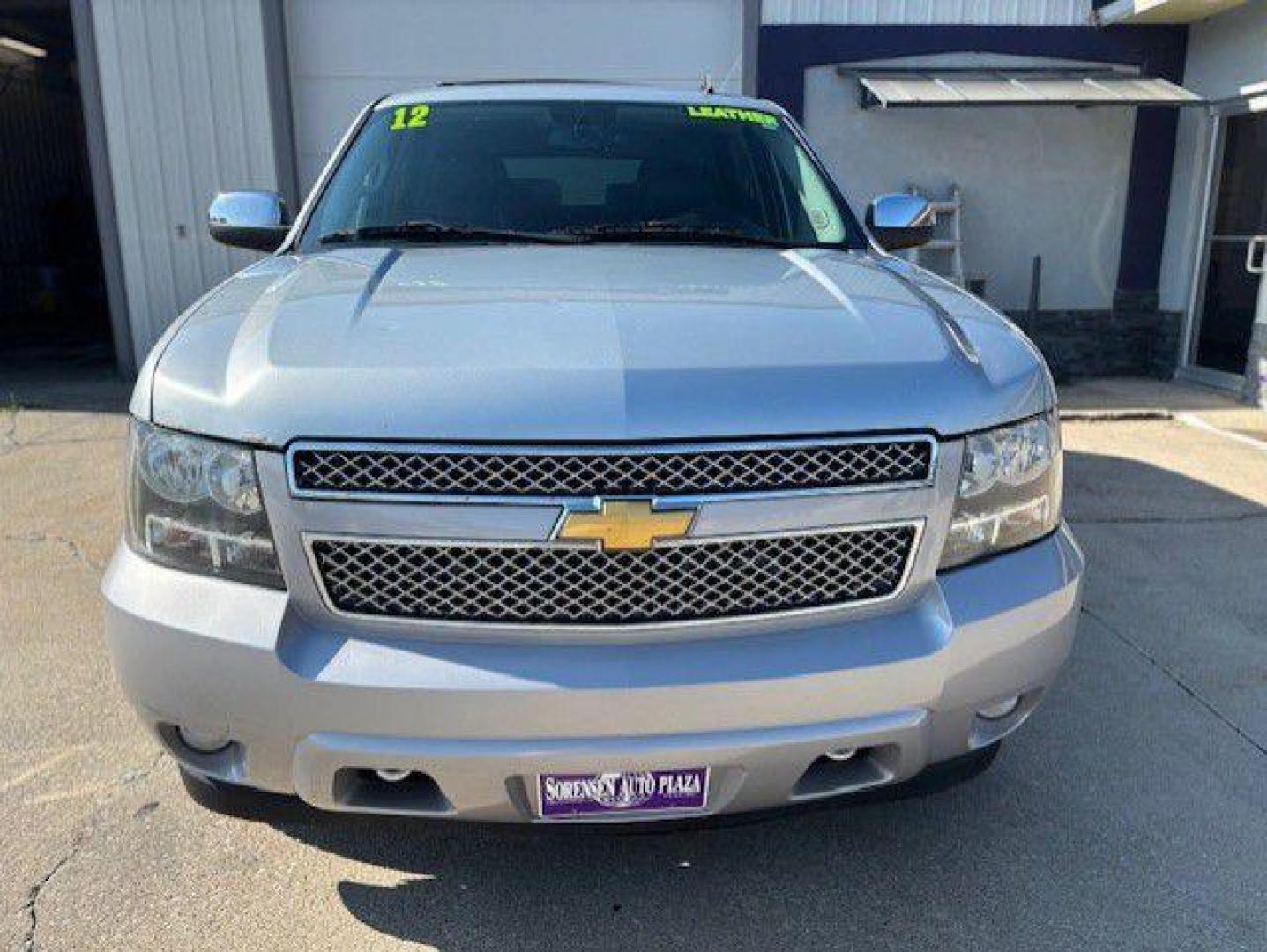 2012 SILVER CHEVROLET TAHOE 1500 LT (1GNSKBE03CR) with an 5.3L engine, Automatic transmission, located at 1100 W. Sheridan Ave., Shenandoah, 51601, (712) 246-1600, 40.765678, -95.388817 - Photo#9