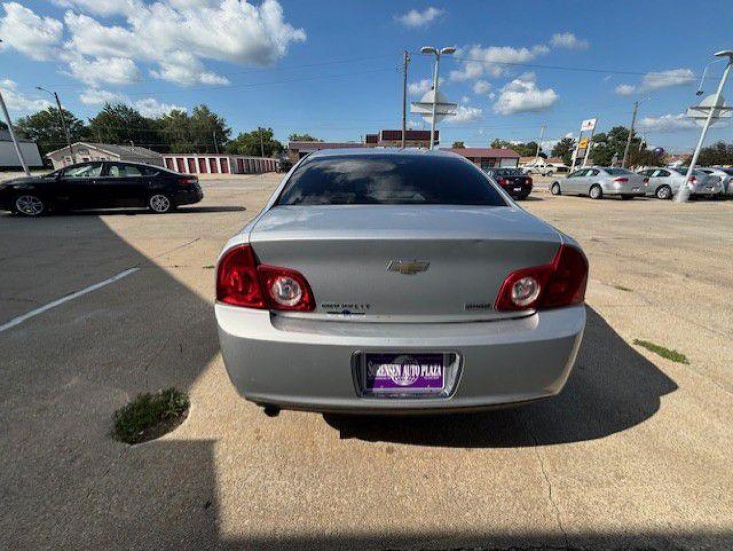 2010 SILVER CHEVROLET MALIBU 1LT (1G1ZC5E0XAF) with an 2.4L engine, Automatic transmission, located at 1100 W. Sheridan Ave., Shenandoah, 51601, (712) 246-1600, 40.765678, -95.388817 - Photo#4