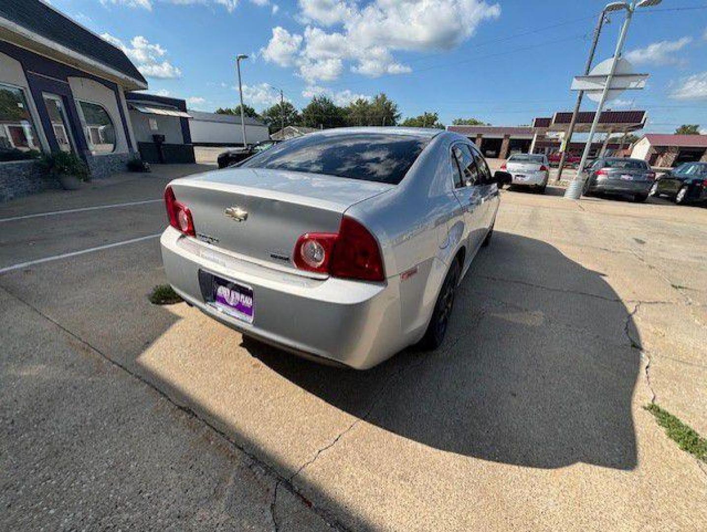 2010 SILVER CHEVROLET MALIBU 1LT (1G1ZC5E0XAF) with an 2.4L engine, Automatic transmission, located at 1100 W. Sheridan Ave., Shenandoah, 51601, (712) 246-1600, 40.765678, -95.388817 - Photo#5
