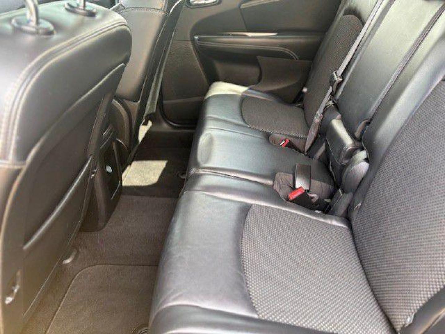 2016 GRAY DODGE JOURNEY CROSSROAD (3C4PDCGG2GT) with an 3.6L engine, Automatic transmission, located at 1100 W. Sheridan Ave., Shenandoah, 51601, (712) 246-1600, 40.765678, -95.388817 - Photo#4