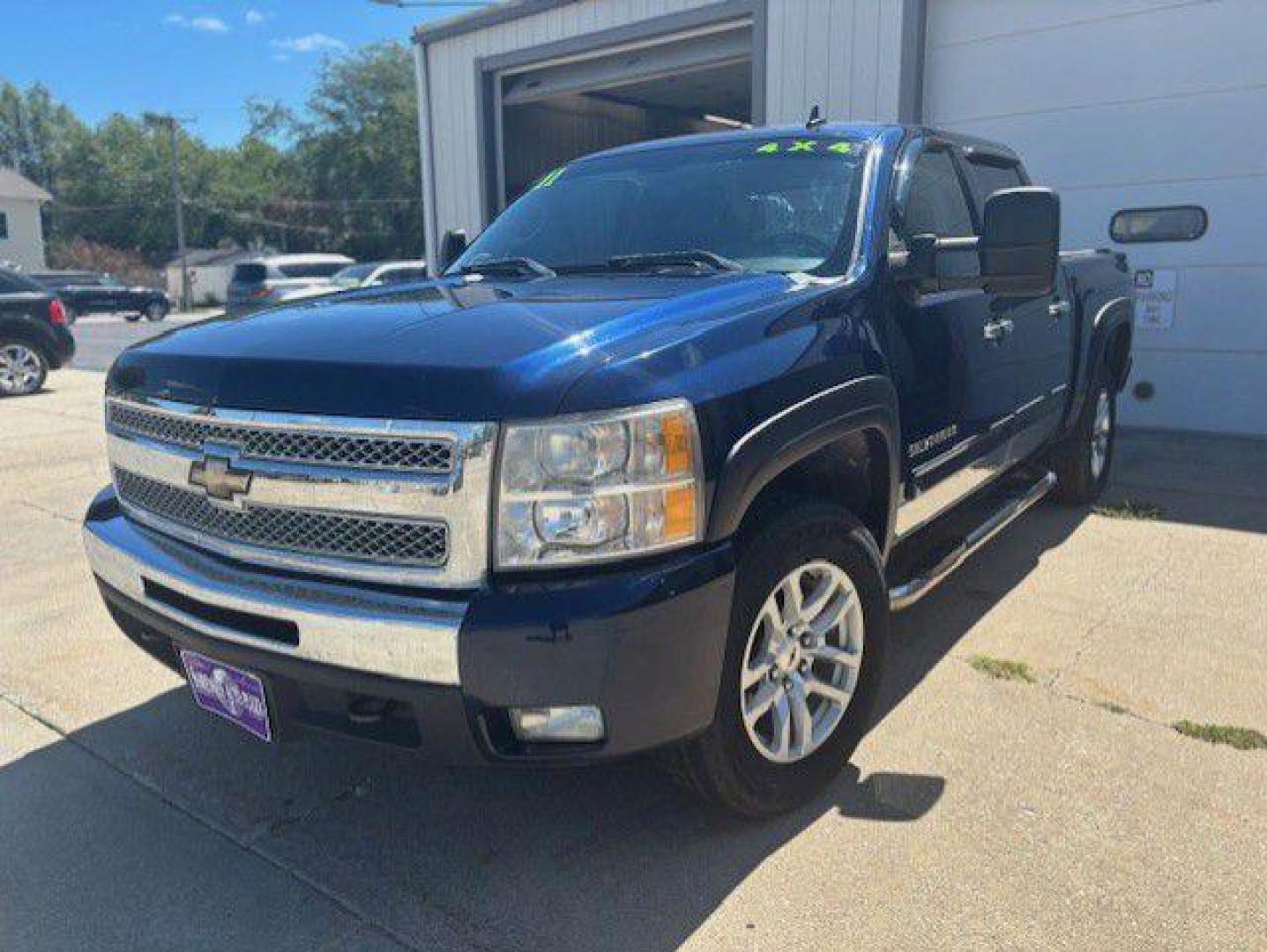 2011 BLUE CHEVROLET SILVERADO 1500 LT (3GCPKSE36BG) with an 5.3L engine, Automatic transmission, located at 1100 W. Sheridan Ave., Shenandoah, 51601, (712) 246-1600, 40.765678, -95.388817 - Photo#0