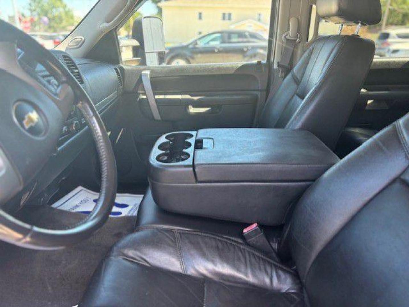 2011 BLUE CHEVROLET SILVERADO 1500 LT (3GCPKSE36BG) with an 5.3L engine, Automatic transmission, located at 1100 W. Sheridan Ave., Shenandoah, 51601, (712) 246-1600, 40.765678, -95.388817 - Photo#2