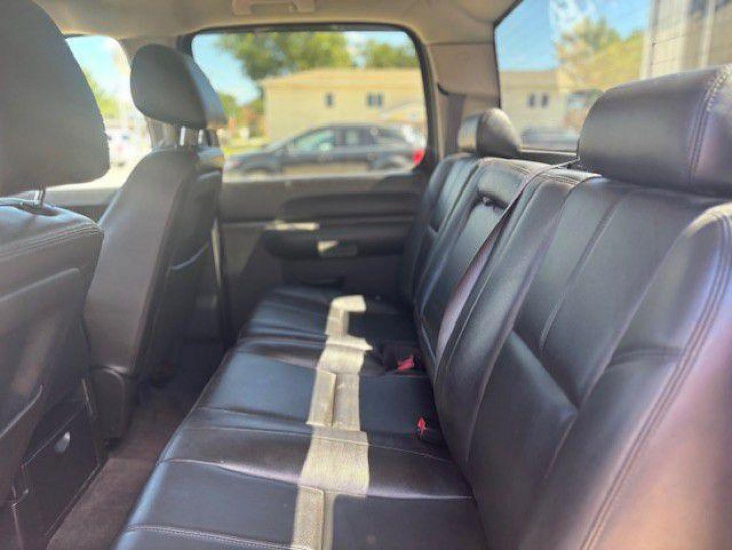 2011 BLUE CHEVROLET SILVERADO 1500 LT (3GCPKSE36BG) with an 5.3L engine, Automatic transmission, located at 1100 W. Sheridan Ave., Shenandoah, 51601, (712) 246-1600, 40.765678, -95.388817 - Photo#4
