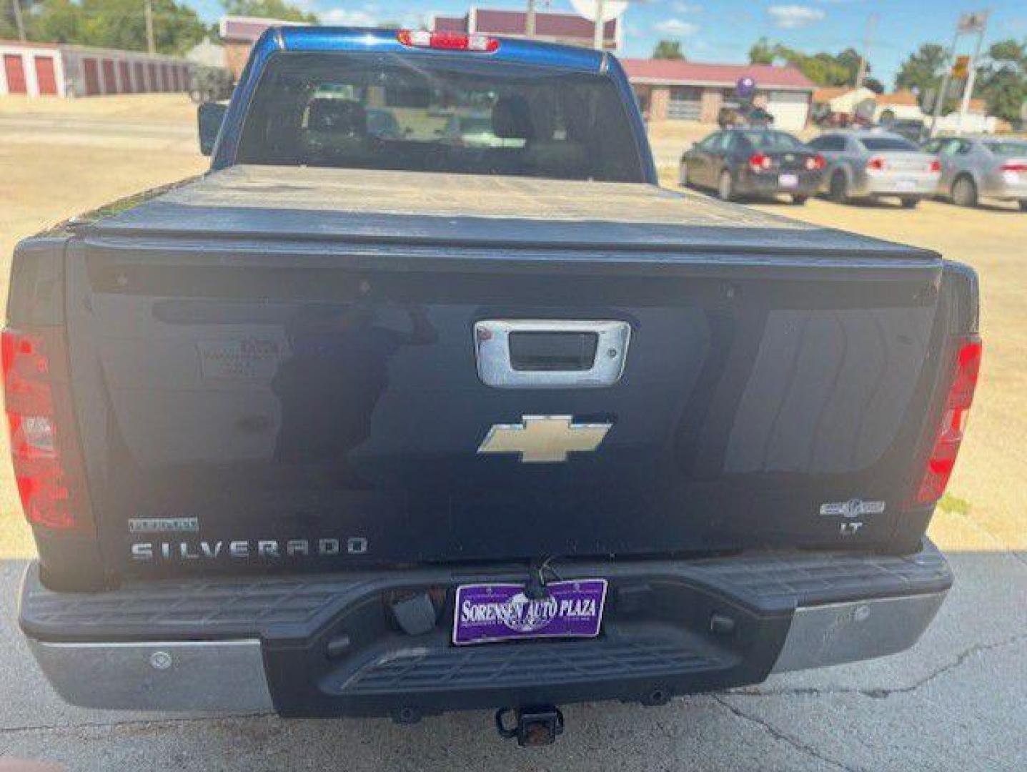 2011 BLUE CHEVROLET SILVERADO 1500 LT (3GCPKSE36BG) with an 5.3L engine, Automatic transmission, located at 1100 W. Sheridan Ave., Shenandoah, 51601, (712) 246-1600, 40.765678, -95.388817 - Photo#5
