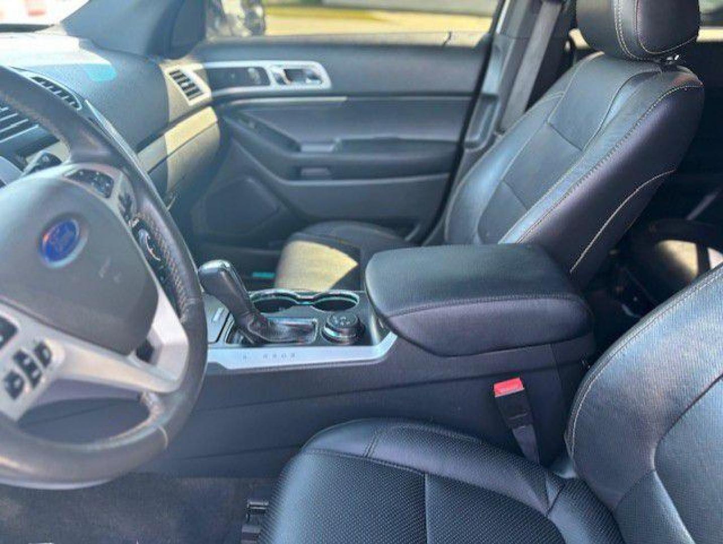 2015 WHITE FORD EXPLORER SPORT (1FM5K8GT6FG) with an 3.5L engine, Automatic transmission, located at 1100 W. Sheridan Ave., Shenandoah, 51601, (712) 246-1600, 40.765678, -95.388817 - Photo#2