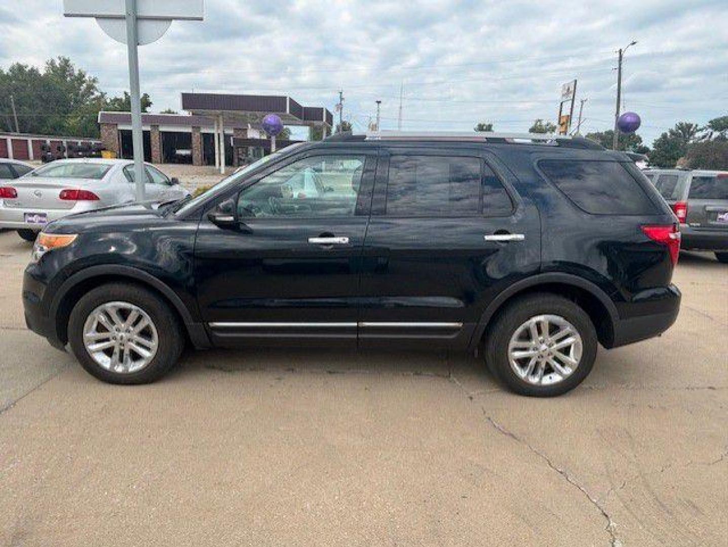 2014 GRAY FORD EXPLORER XLT (1FM5K8D83EG) with an 3.5L engine, Automatic transmission, located at 1100 W. Sheridan Ave., Shenandoah, 51601, (712) 246-1600, 40.765678, -95.388817 - Photo#4