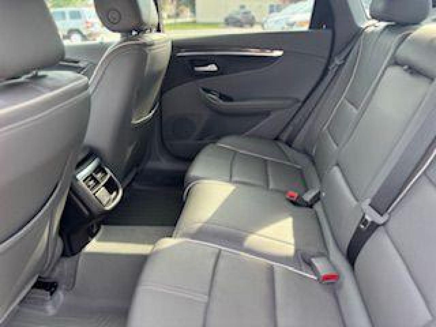 2016 BLACK CHEVROLET IMPALA LTZ (1G1145S38GU) with an 3.6L engine, Automatic transmission, located at 1100 W. Sheridan Ave., Shenandoah, 51601, (712) 246-1600, 40.765678, -95.388817 - Photo#3